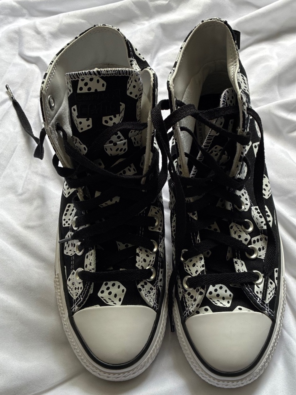 Converse high tops 7/9